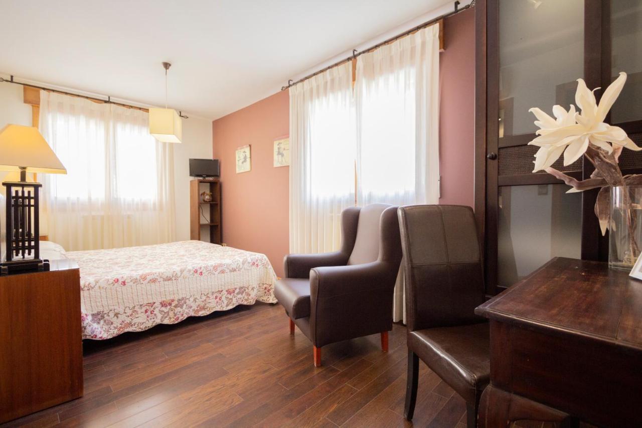 Hostal Los Canteros Golmayo Екстериор снимка